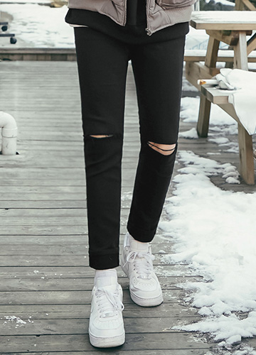 black cutting jeans